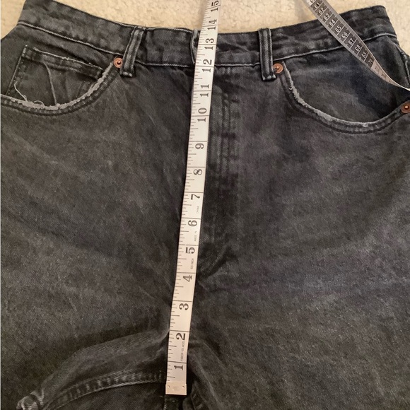 Zara High Rise Black Denim Loose Baggy Jean Shorts 5” inseam size 10/30 Medium. - Picture 5 of 11